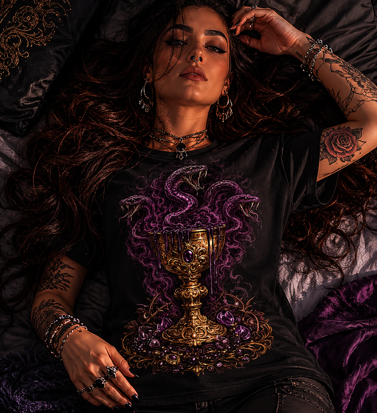 Medusa Chalice T-Shirt —Entfessle deine dunkle Magie